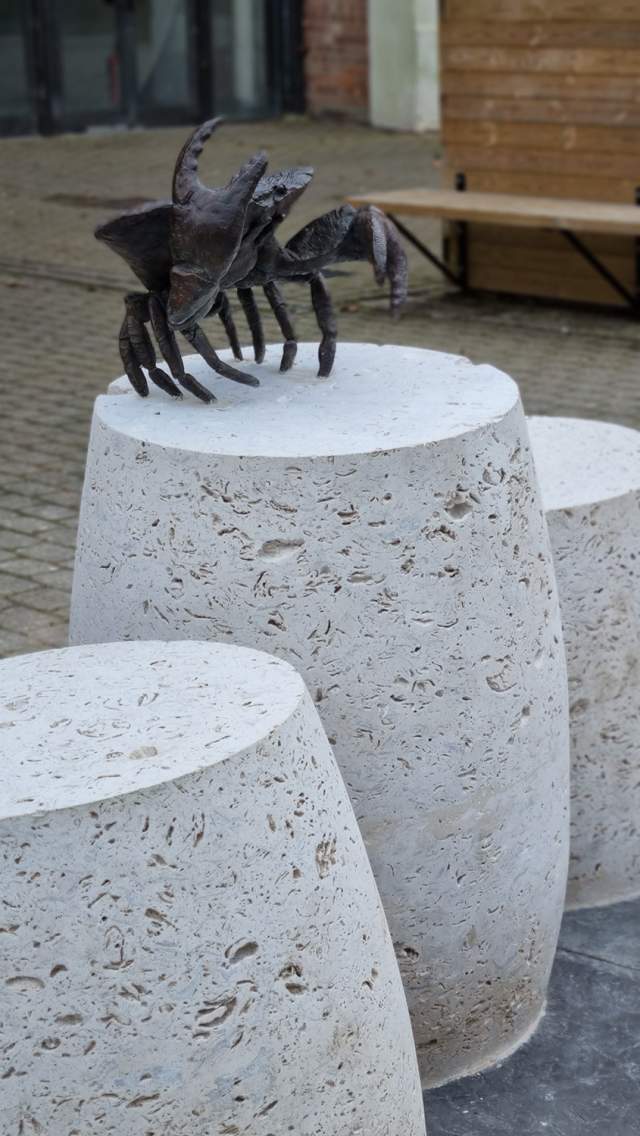 Duel Sculpture - Five barrel-shaped pieces of Portland stone, guarded by two duelling crabs