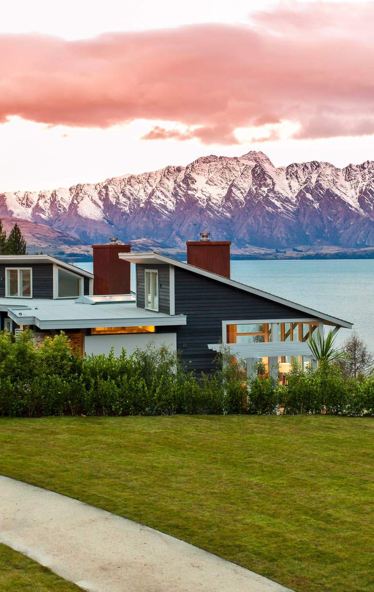 Matakauri Lodge with mountains in the background