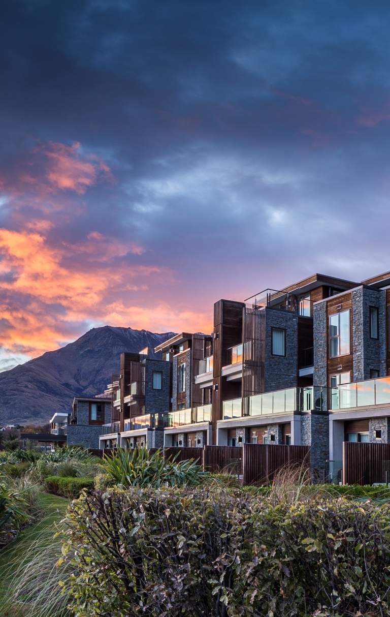Hilton Queenstown Resort Spa Lake by night