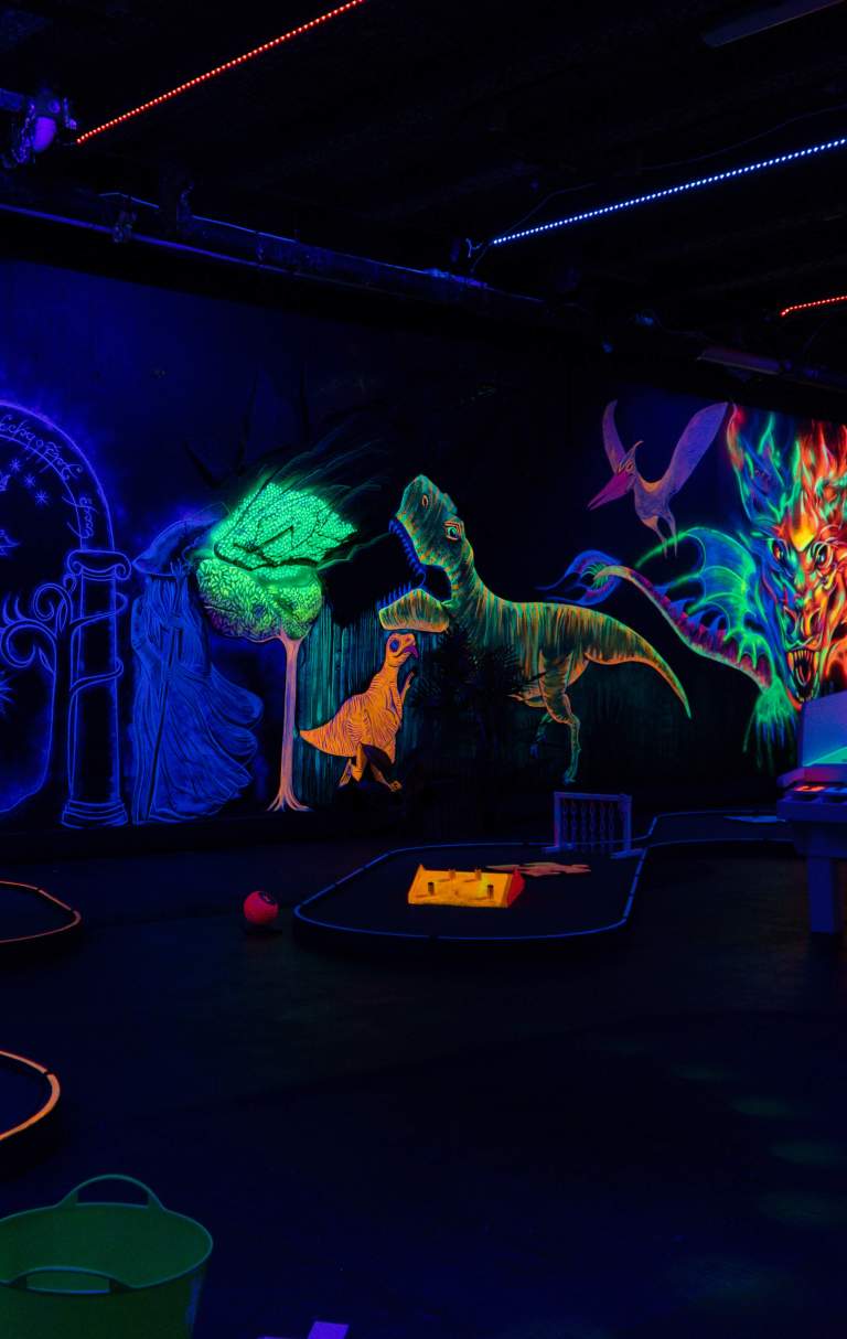 Putt n Glow, glow in the dark indoor mini golf