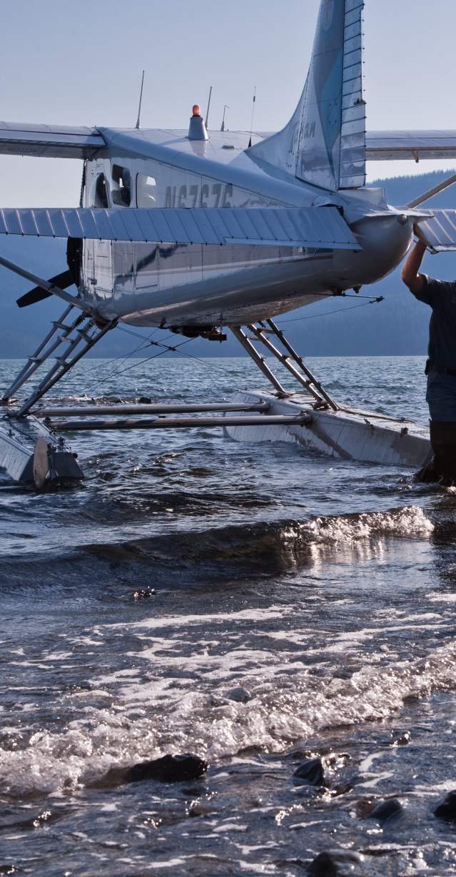 Beaching a float plane