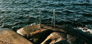 Badestige på et svaberg i Sarpsborg. Foto.