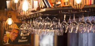 Hanging wine glasses and decorations at Heim Gjøvik