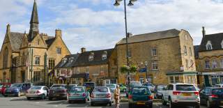 Car parking in the centre of Stow on the Wold