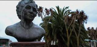 image shows the bust of Agatha Christie in Torquay