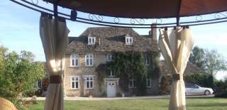 Front view of Buscot Manor B&B