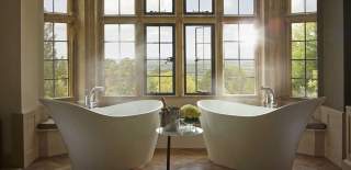 Dual baths at Foxhill Manor