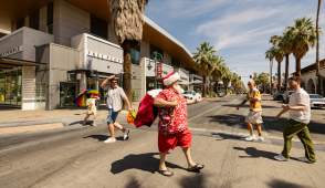 Santa shopping on Palm Canyon Drive in Palm Springs for the Holidays