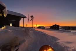 En rolig og fargerik solnedgang på Lygna