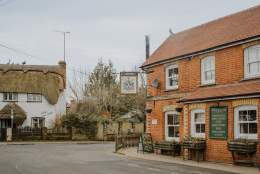Foresters Arms and thatched cottage in Brockenhurst
