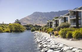 Couple walking in Kelvin Heights with the Remarkables mountain in the background