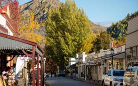 Street lined with old buildings and boutique shops in Arrowtown