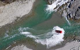Shotover Jet on Shotover River from above