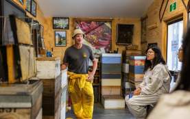 Buzzstop Cafe and Honey Centre Honey Tour