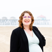 Sara Worthington headshot