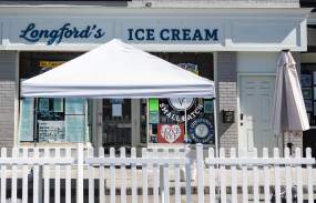 The exterior of Longford's Ice Cream with outdoor seating.