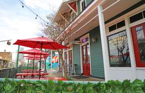 Front Patio Of  Wintzell's Oyster House In Mobile, AL