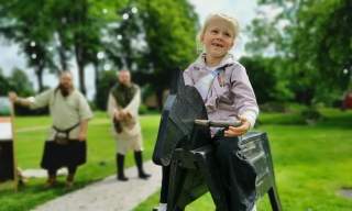 Tiril Kristoffersen på besøk på Borgarsyssel Museum