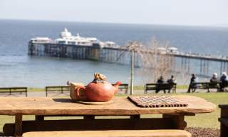 Alice Mad Hatter Table