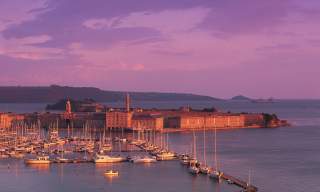 Thriving waterside destination, Plymouth’s historic Royal William Yard has a whole host of things to do and delight in this Valentine’s Day. From dining experiences and artisan treats, to luxury beauty treatments and overnight stays, there is plenty to enjoy with a loved one – including a romantic giveaway.