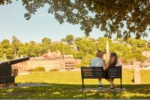 Couple on bench in Grant Park