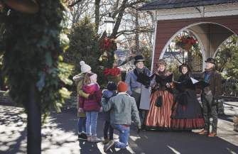 Silver dollar city carolers