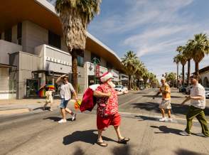 Santa shopping on Palm Canyon Drive in Palm Springs for the Holidays