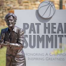 statue and sign of Pat Head Summitt