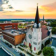 Historic downtown featuring Trinity Episcopal Church
