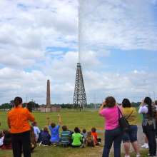 Watching the Spindletop gusher blow