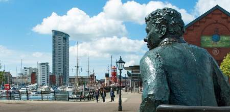 Statue of Dylan Thomas in Swansea Marina