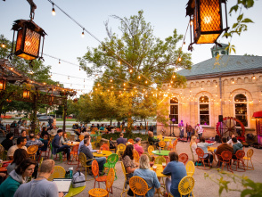 The patio of Colectivo at the Lakefront as a band performs at dusk