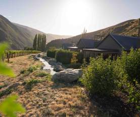 Villa's surrounded by a vineyard and mountains