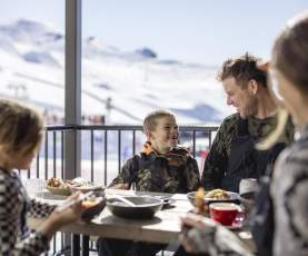 Family having lunch at Cardrona Alpine Resort