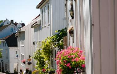 hvitt trehus