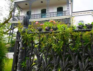 The iconic cornstalk fence outside of Colonel Short’s Villa.