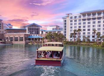 Amatista Cookhouse™ at Loews Sapphire Falls Resort at Universal Orlando™ boat and exterior of resort