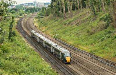 A GWR train travelling at speed on the train track - Credit Great Western Railway