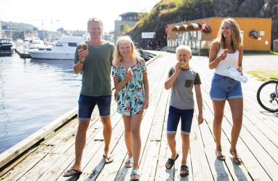 Family walking in Mandal, eating