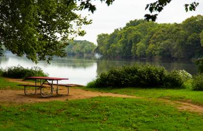 Picnic table along the Potomac River shoreline at Algonkian Regional Park in Sterling, Virginia