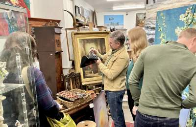 Antiques & Militaria, Arundel