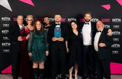 winner group photo for Salt on the Harbour