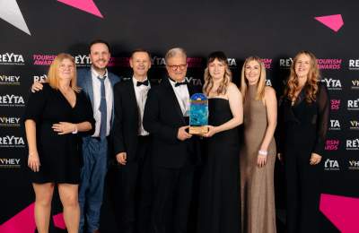 group photo of Hull Truck theatre