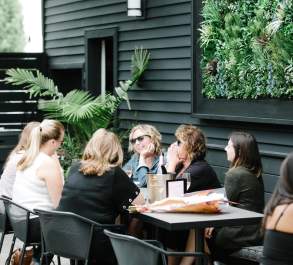 Meeting Women Restaurant