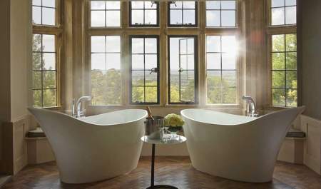 Dual baths at Foxhill Manor
