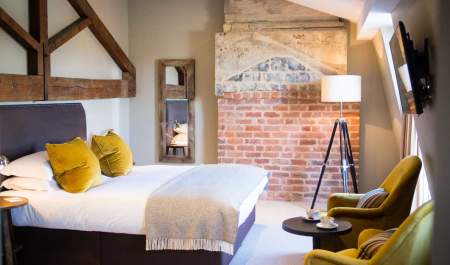 Feature bedroom in the Kings Head in Cirencester