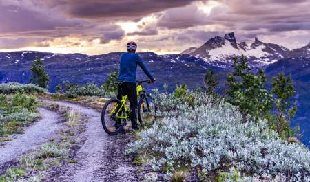 Biking Sletterust, Austabotntind