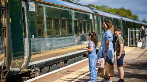 Kingham train station