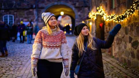 Two girls visiting the christmas market at Fredriksten Fortress in Halden.