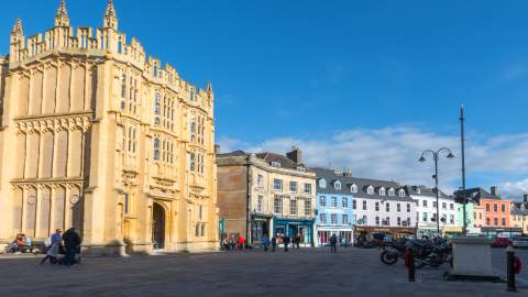 Cirencester town centre in Autumn